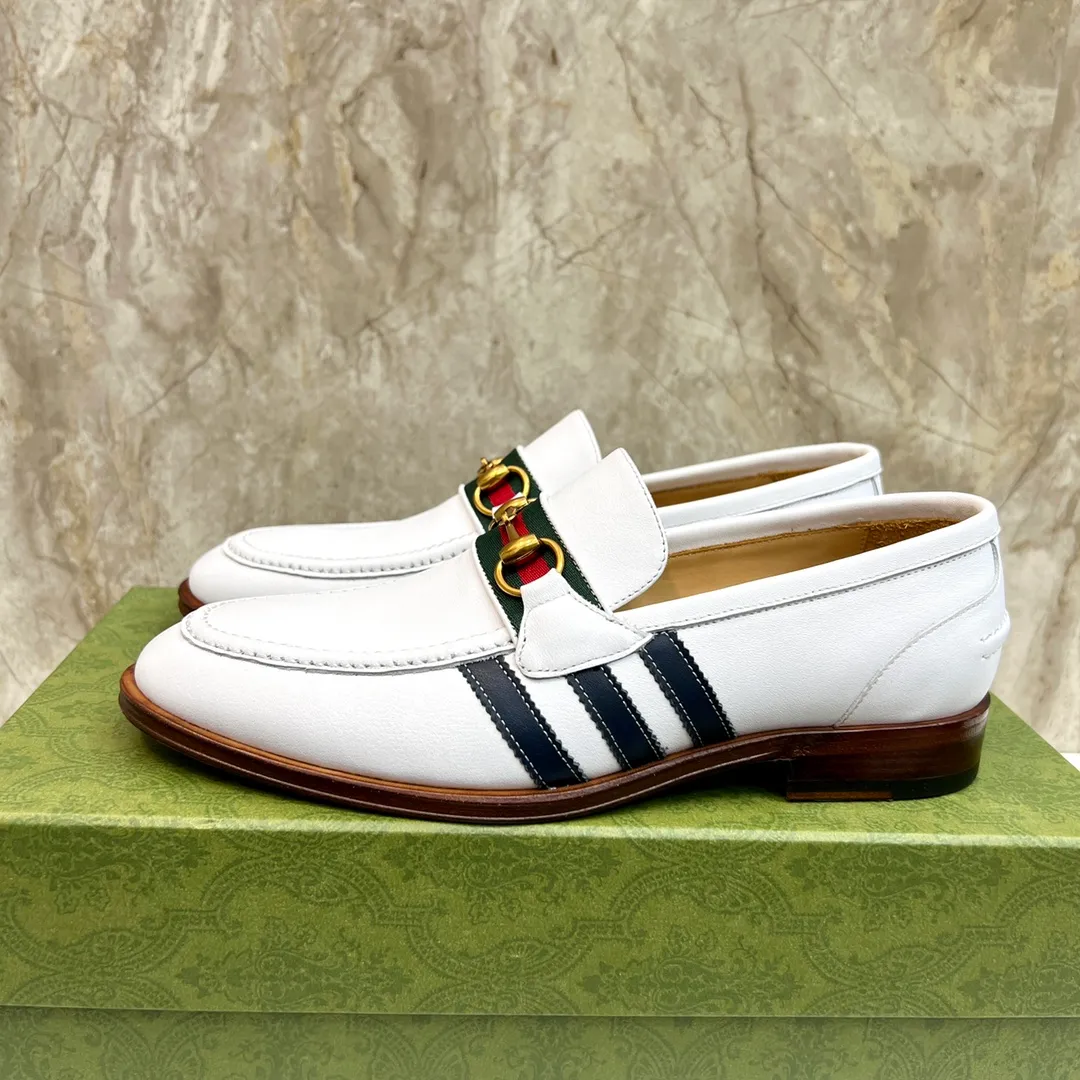 Original leather outsole P900 Brand: Co-branded Adidas｜GUCCI (Gucci) Standard code: Men's size 38–44 (45/46 can be customized) Grade: Same style as the official website Original quality Material: Original cowhide Leather lining Original leather outsole Style category: Men's fashionable casual leather shoes Distinguished big-name luxury elements top luxury Color: Actual picture